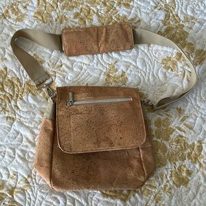 Cork shoulder bag by DZOLIK. Lots of pockets!